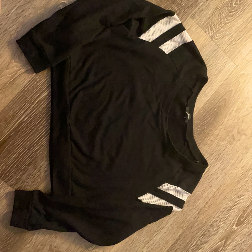 Long sleeve crop top